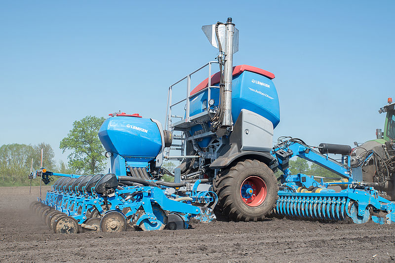 LEMKEN Azurit 9 an LEMKEN Solitair 25